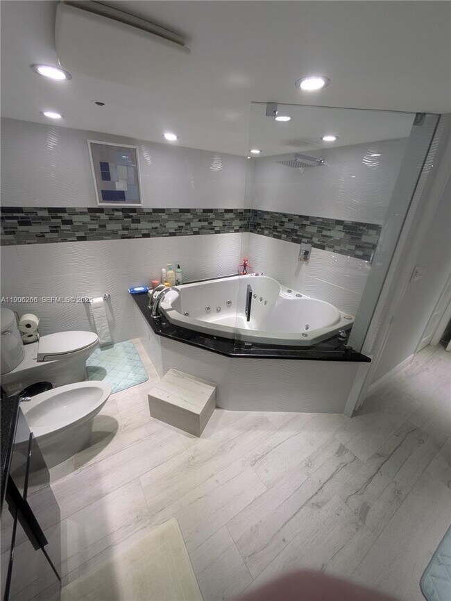 Building Photo - 300 Three Islands Boulevard