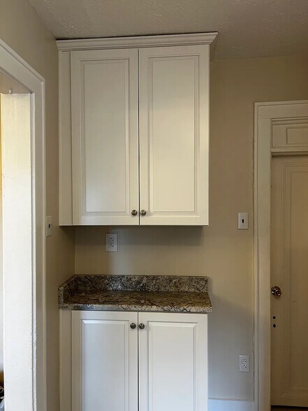 Kitchen - 455 Marietta Pl