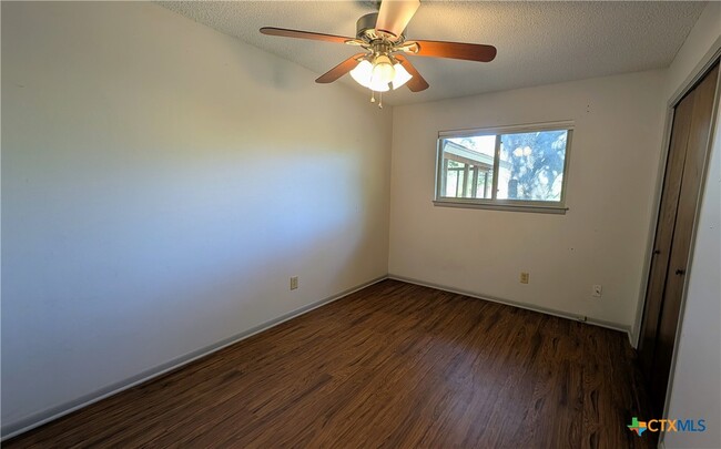 Building Photo - 114 Chaparral St