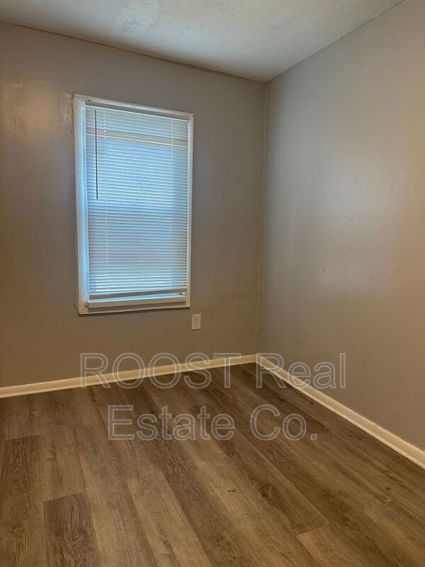 Building Photo - 2864 E 10th Ave