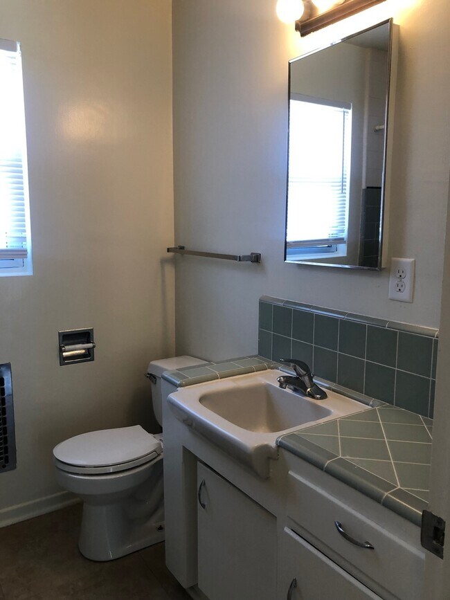 Building Photo - 90 N Dunning St