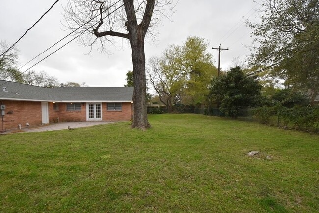 Building Photo - 10402 Chatterton Dr