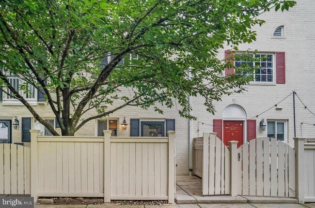 Building Photo - 1309 N Van Dorn St