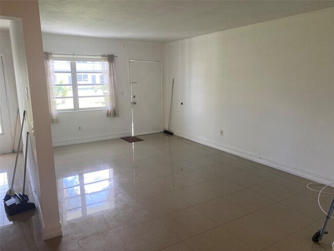 Building Photo - 51 NE 204th St