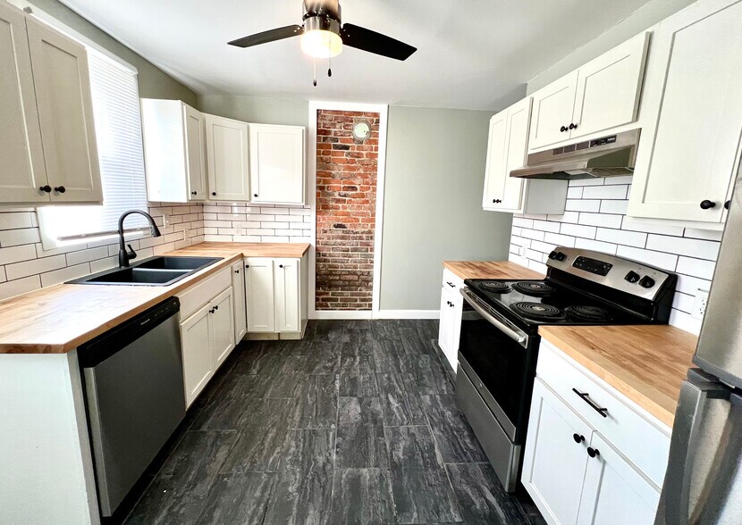 Building Photo - 1157 E Whittier St