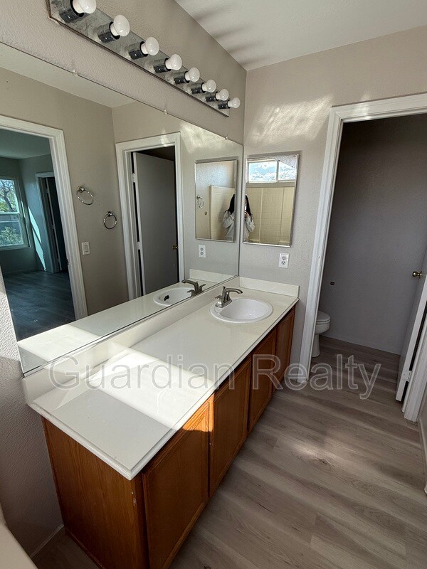 Building Photo - 10467 Lilac Tree Ave