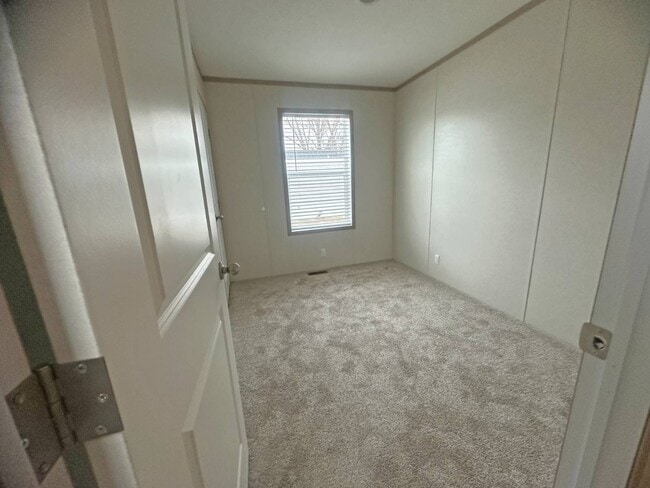 Building Photo - 14876 Washington Rd