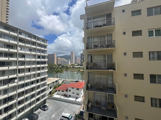 Building Photo - 1521-BK