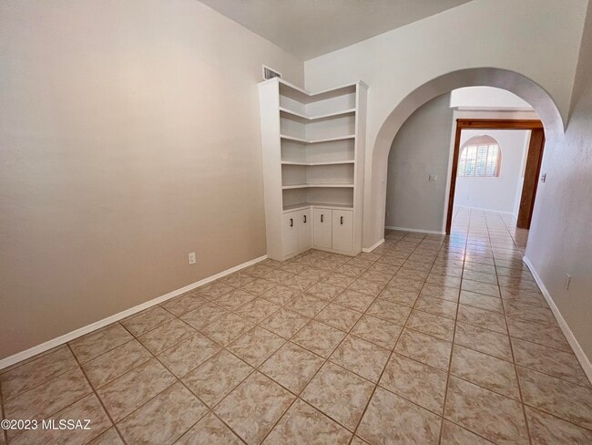 Building Photo - 10123 N Alder Spring Dr