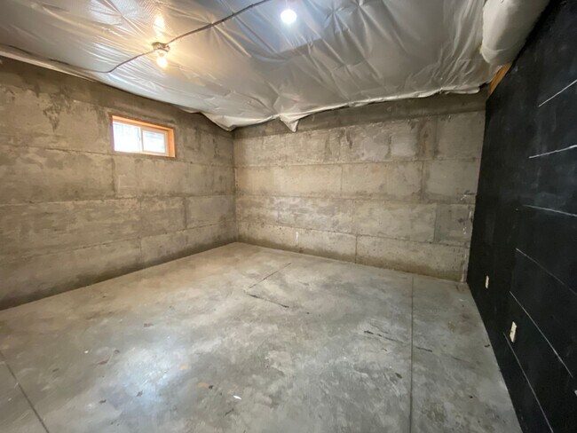 Building Photo - TIMUK01