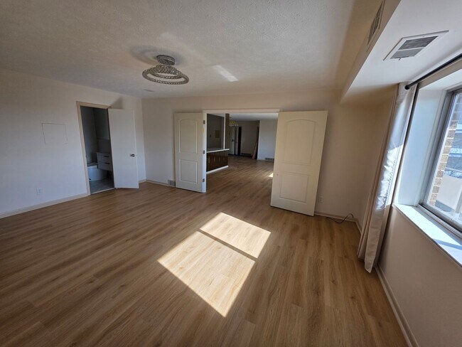 Building Photo - 612 Acacia Cir