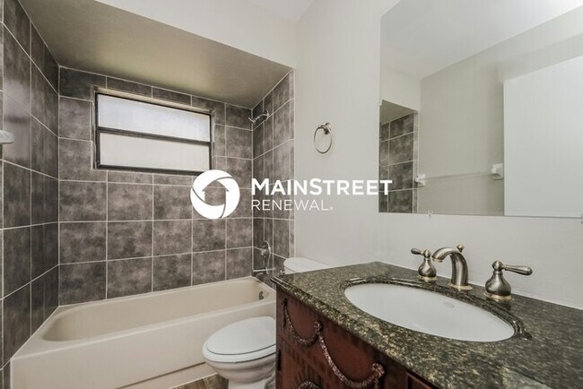 Building Photo - 3 Bedroom Pet-Friendly Home in ORLANDO, FL with Main Street Renewal
