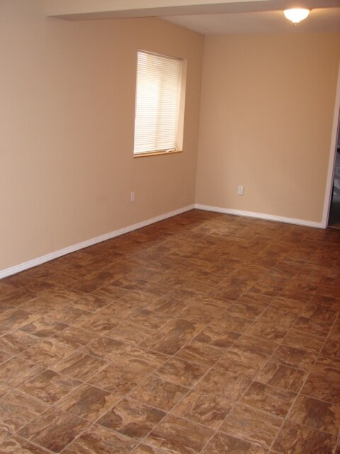 Building Photo - 6231 Gossamer St