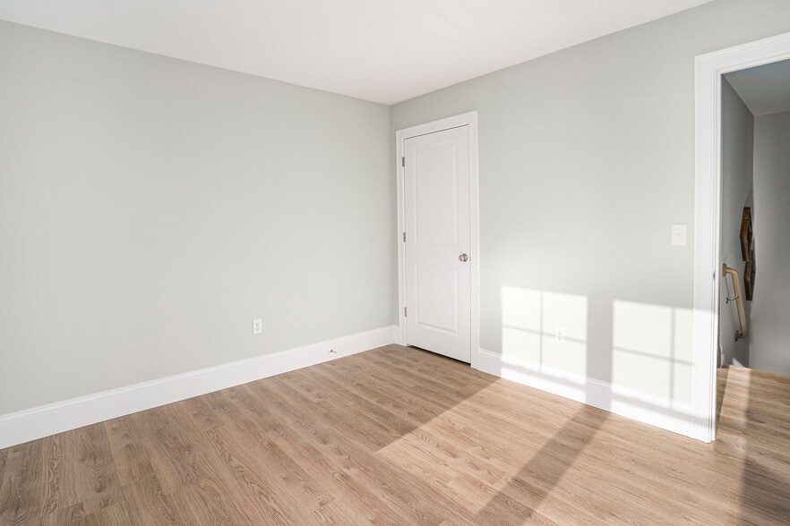 Guest Bedroom - 50 Hopkins Ln