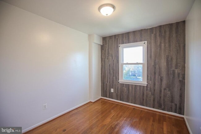 Building Photo - 12337 Chesterton Dr