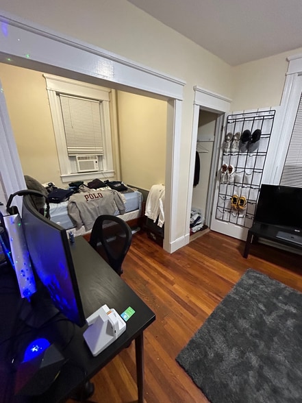 Building Photo - 55 Park Dr