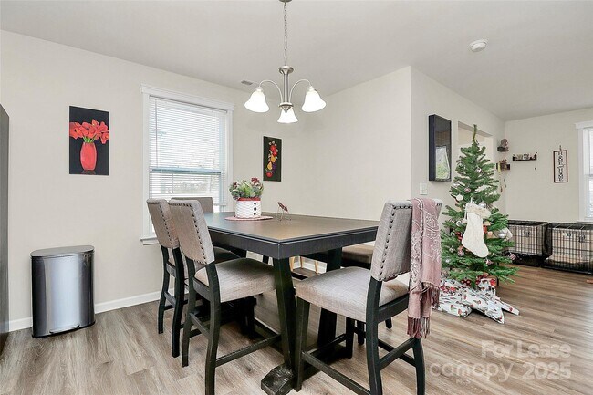 Building Photo - 409 Kickapoo Ave