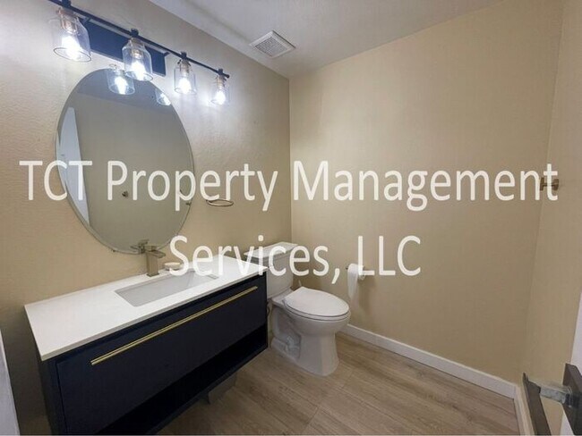 Building Photo - Stunning 4 Bedroom with Desert View!