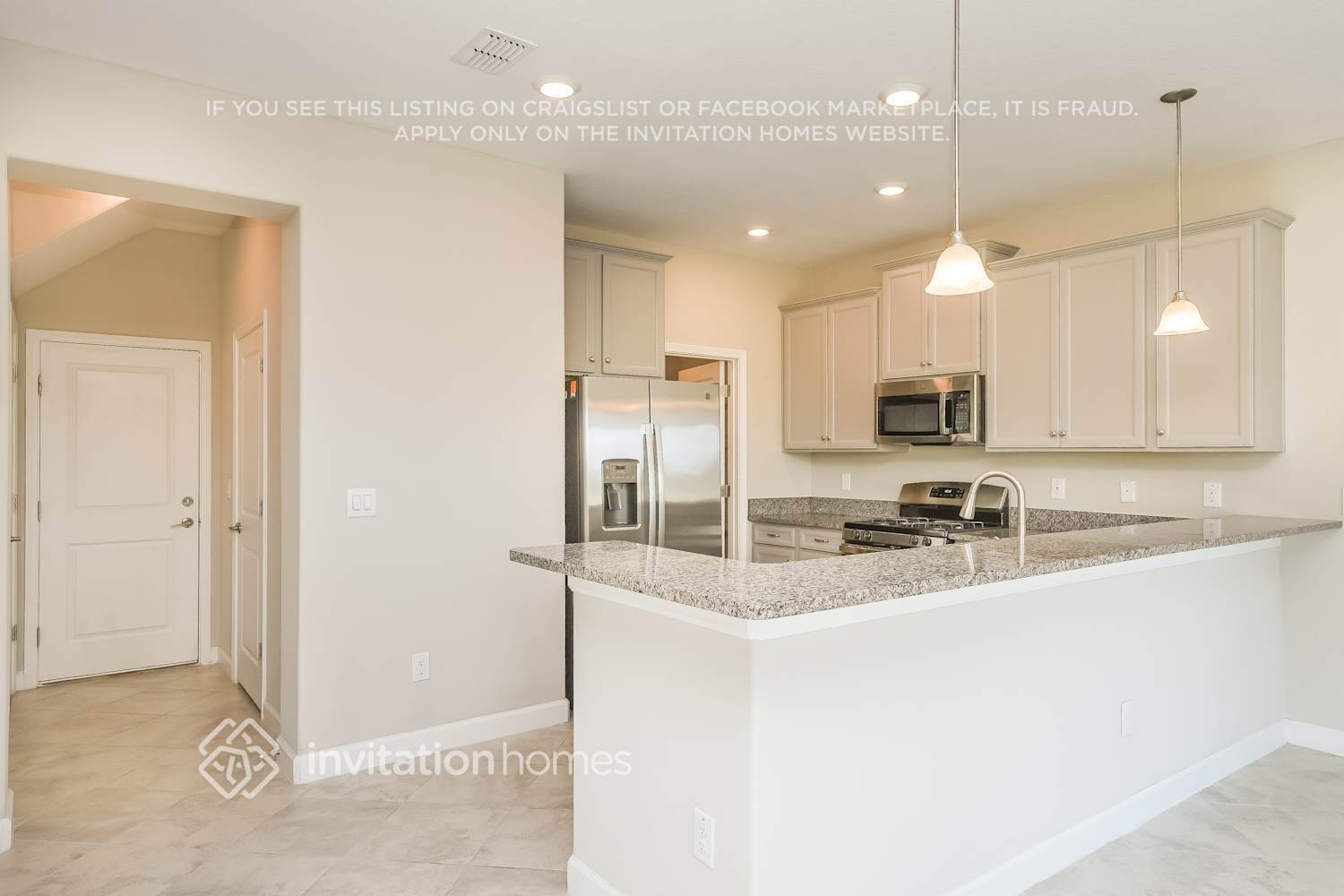 Building Photo - 2900 Coach Manors Way