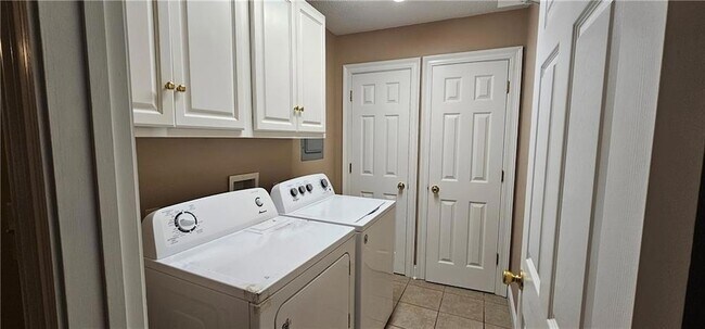 Building Photo - 59267 N Pearl Dr