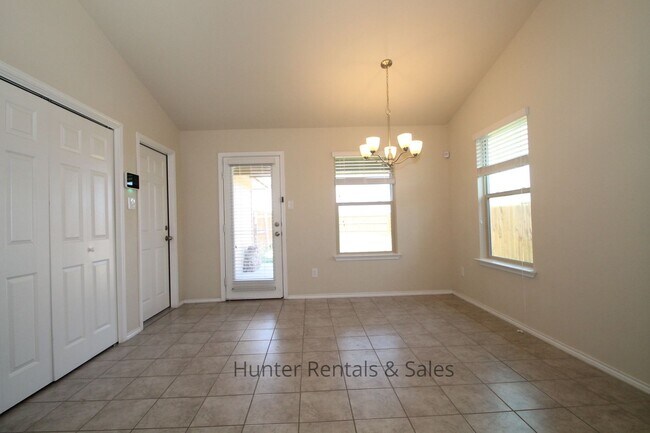 Building Photo - Charming Bungalow Style Home with Modern C...