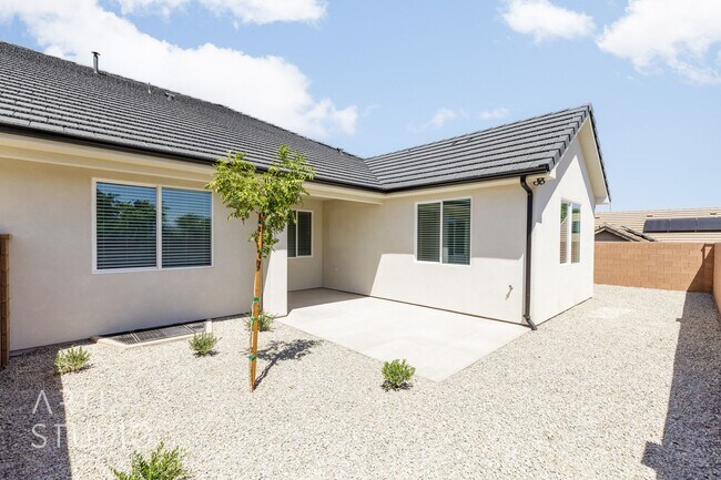 Building Photo - Brand New 3 Bed / 2 Bath Duplex – Modern L...