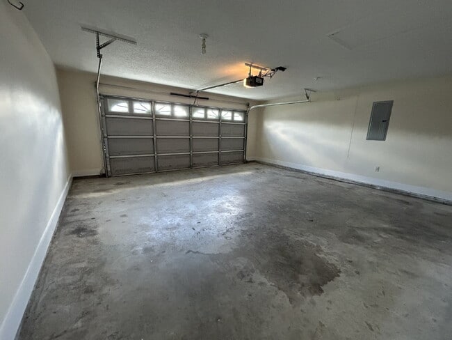Building Photo - House for Rent