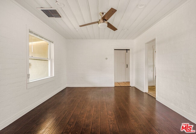 Building Photo - 5754 Fallbrook Ave