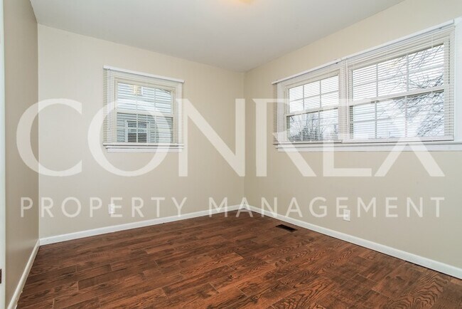 Building Photo - Spacious and Newly Renovated