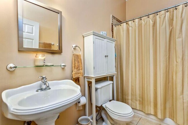 Building Photo - 65 Claire Dr SE