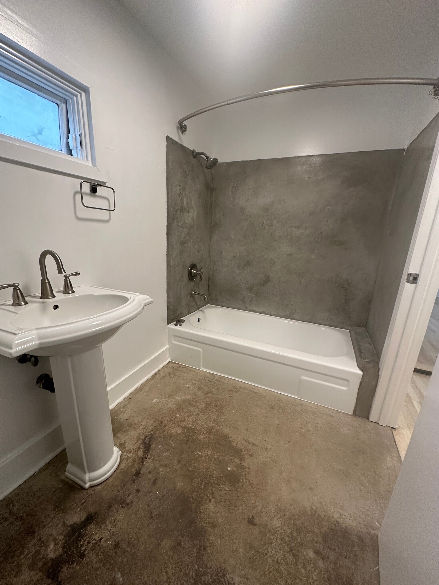 Building Photo - 1489 Wallace Ave