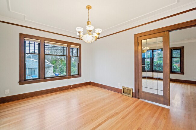 Building Photo - 6558 Seward Park Ave S