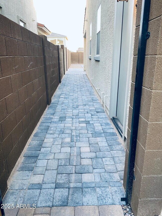 Building Photo - 9025 W Denton Ln