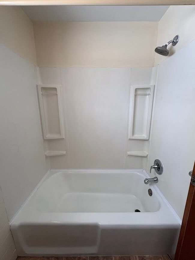 Building Photo - 5032 S Main St