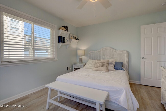 Building Photo - 3946 Island Dr