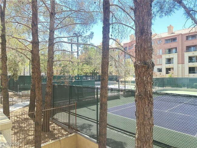 Building Photo - 270 E Flamingo Rd