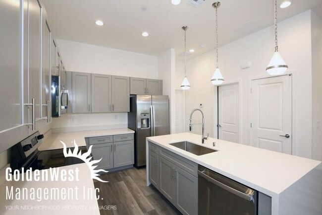 Building Photo - Sophisticated 4Bdm 4Ba New Build Townhome