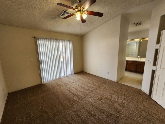 Building Photo - 1720 Navarre Ln