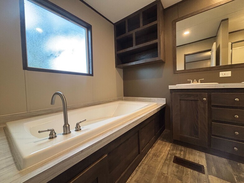 Building Photo - 1612 N 6th St