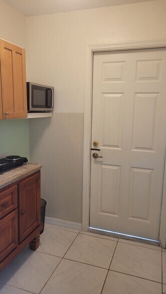 Kitchen - 106 Woodbury Pines Cir