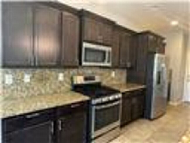 Building Photo - spacious 4 bedroom 2.5 bath home