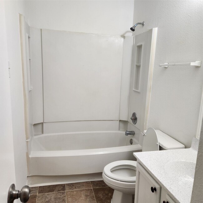 Building Photo - 10013 Spring Pl Dr