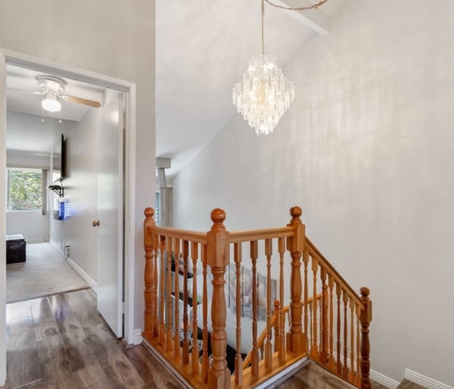 Building Photo - GORGEOUS 3 BEDROOM 3 BATH TOWNHOME