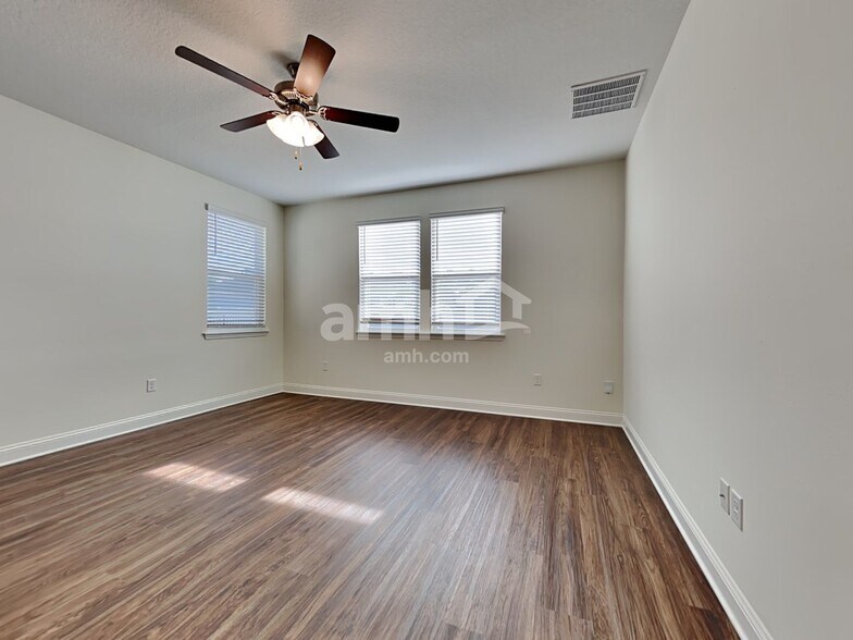 Building Photo - 106 Olivewood Pl