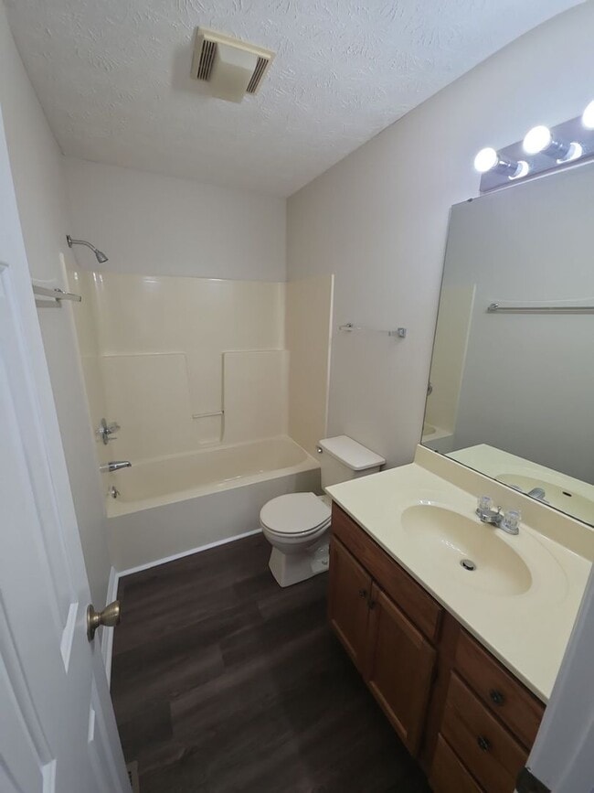 Building Photo - 83 Eastgate Cir