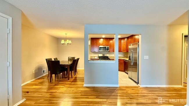 Building Photo - 304 Bromley Pl