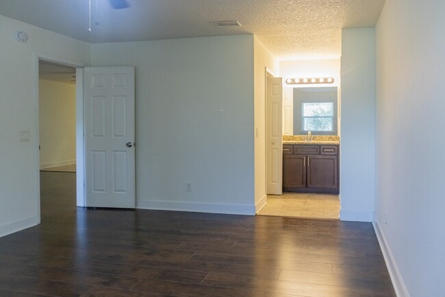Building Photo - 5615 San Juan Ave