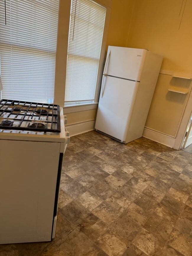 Building Photo - Historic Highland Charm – Beautifully Refurbished Upstairs Unit for Lease