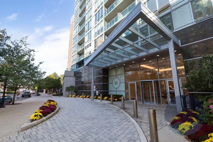 Building Photo - 20 Newport Pky