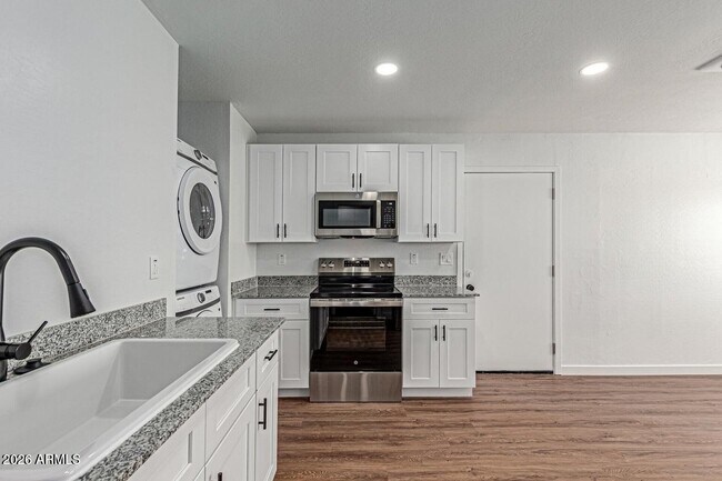 Building Photo - 3153 W Sweetwater Ave